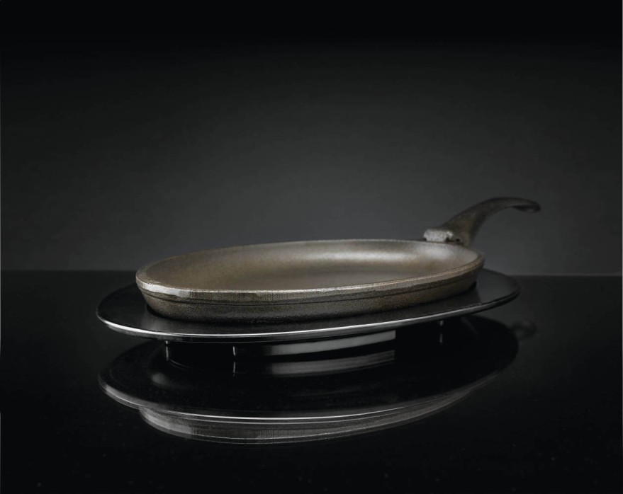 extra_image_preview_56003-Web-Gallery-02-56003-Cast-Iron-Frying-Pan-with-Bakelite-Base-reflect-Full-Size_edbda6bf.jpg