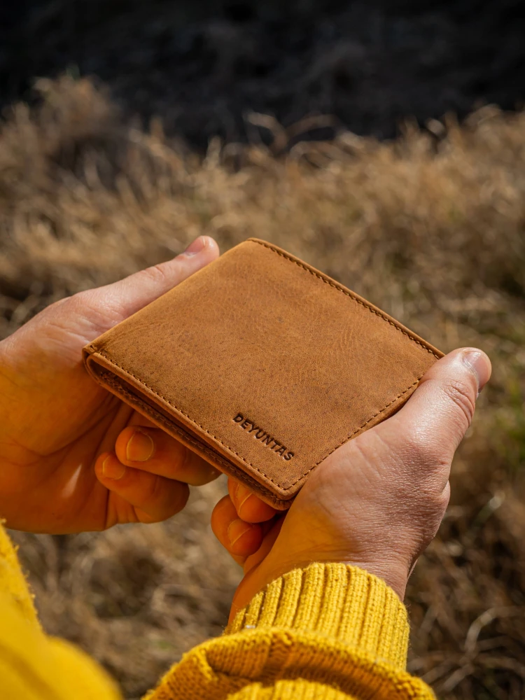 Billetera DEYUNTAS de cuero marron