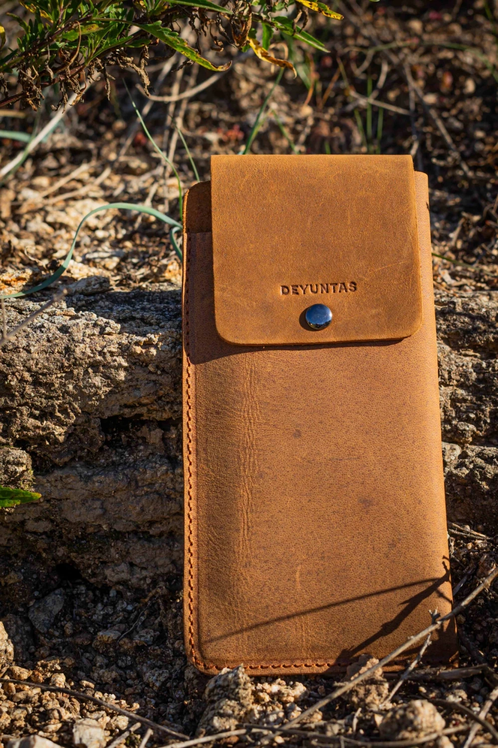 Porta celular de cuero DEYUNTAS
