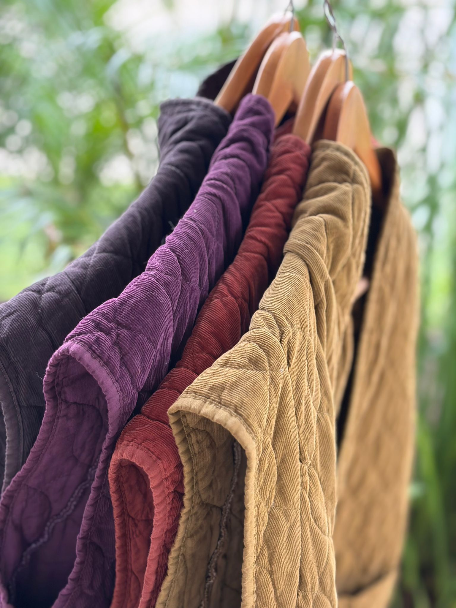 QUILLAPI Chaleco capitoneado pana  (KTZ)